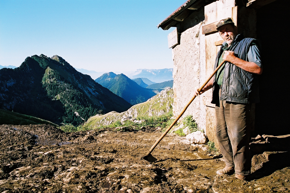 Pierrot, the alpagiste in his kingdom (1748 meters – Les Bauges)