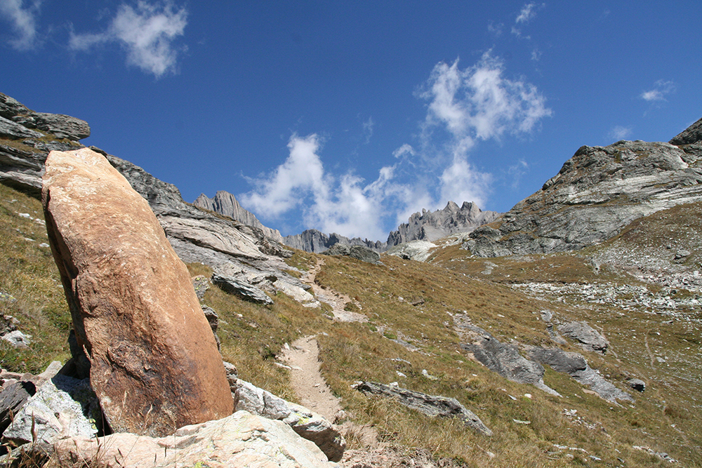 Footpath in the northern Alps