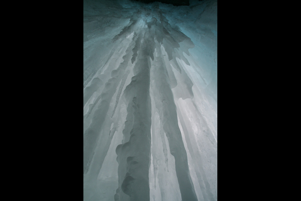 Sous une cascade de glace du Queyras