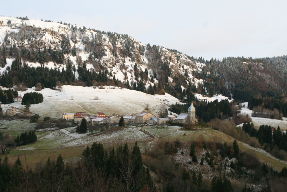 Petit village de Choux dans le Parc du Haut-Jura