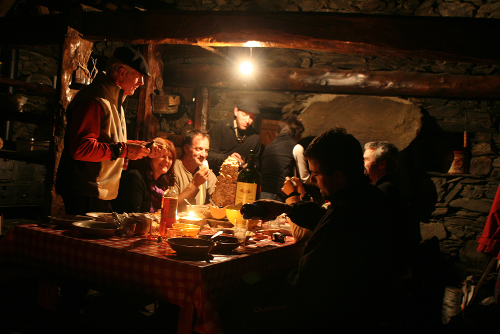 Un vrai repas autour d'une traditionnelle Garbure