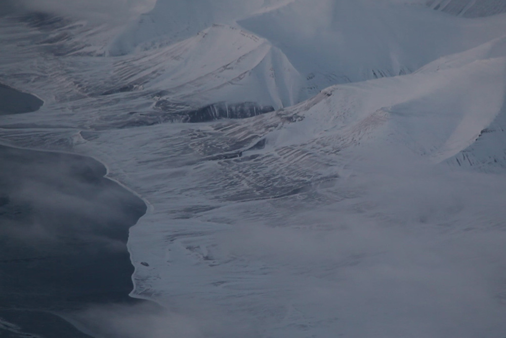 Voici ce que l'on découvre lorsque l'on arrive au-dessus du Svalbard début février.