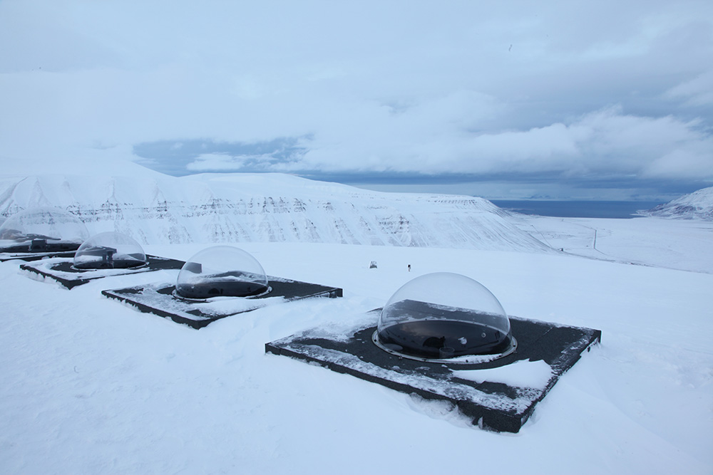 The KHO roof with the observation instruments