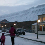 Dans une rue de Longyearbyen