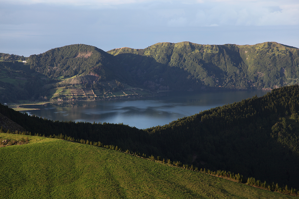 L'ancien volcan et son lac sur l'île de São Miguel