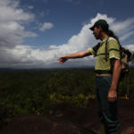 Olivier Brunaux nous guide sur le terrain